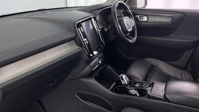 Used Volvo XC40 2020 for sale - 76684922: Photo 2