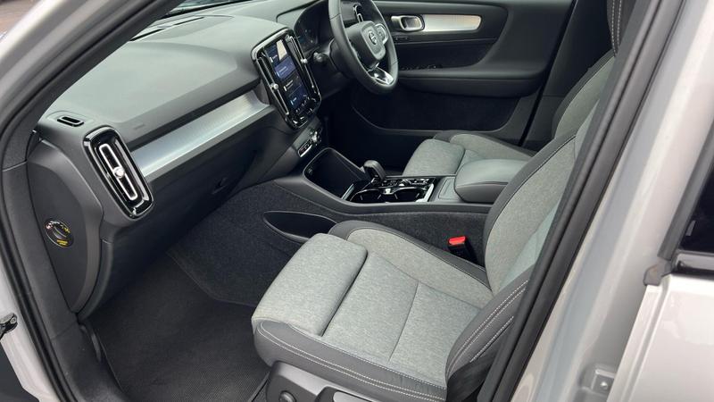 Used Volvo XC40 2023 for sale - 76117438: Photo 2