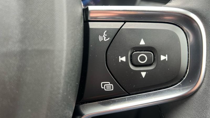 Used Volvo XC40 2023 for sale - 76117438: Photo 43