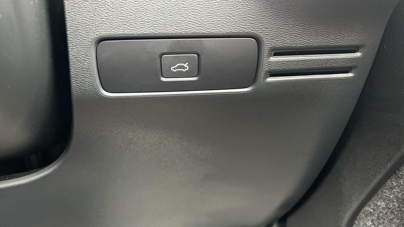 Used Volvo XC40 2023 for sale - 76117438: Photo 46