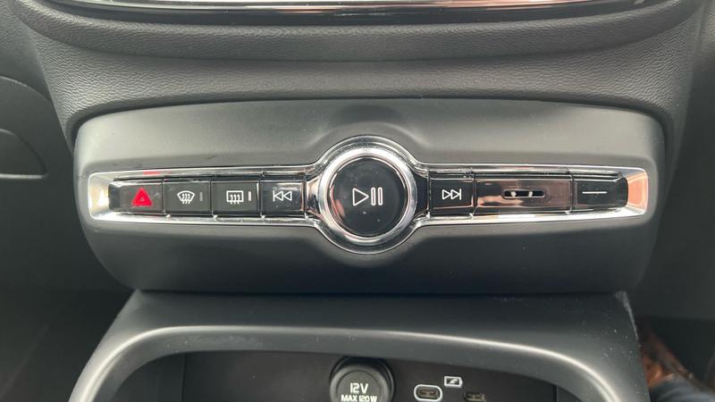 Used Volvo XC40 2023 for sale - 76117438: Photo 50