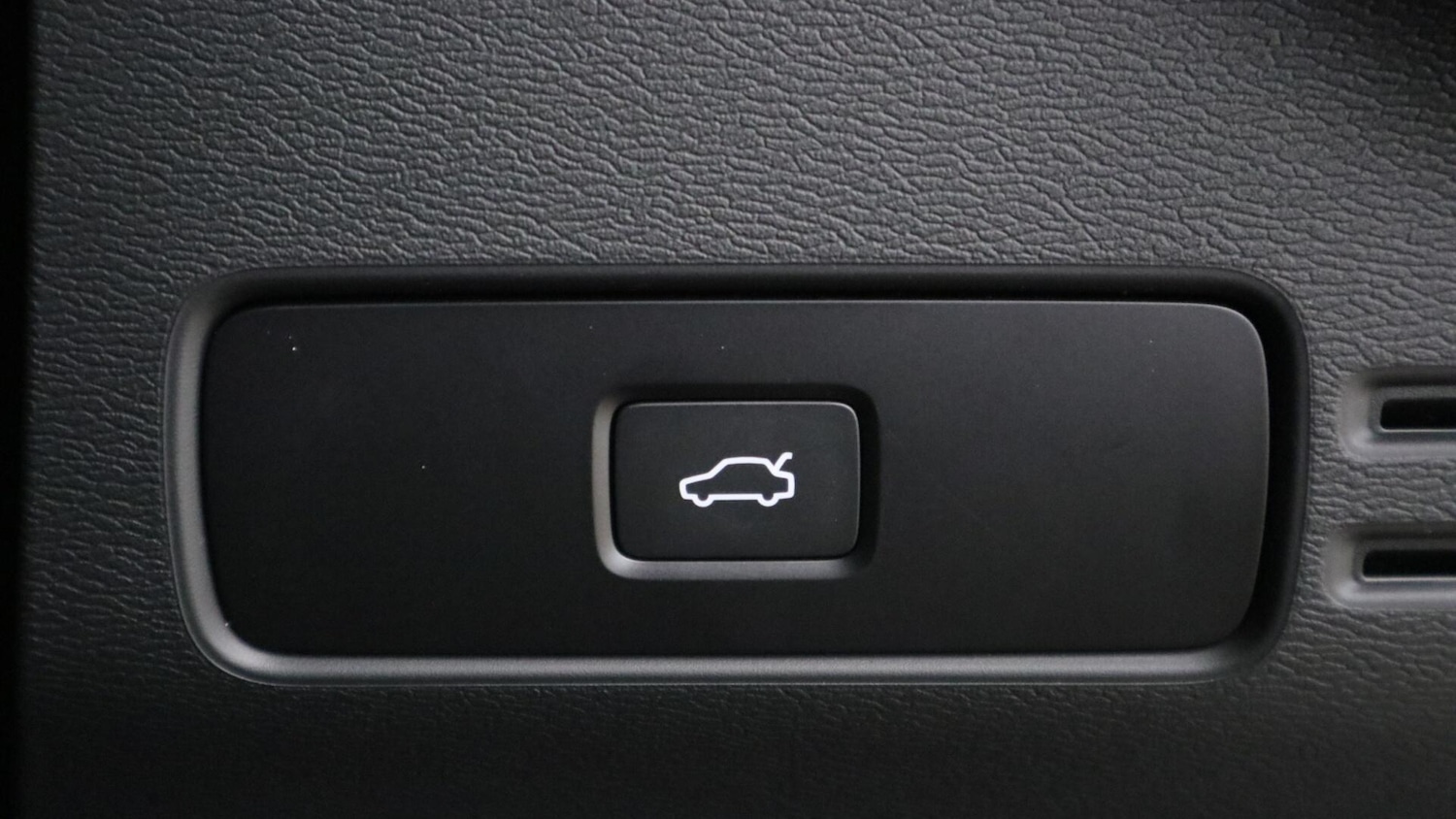 Used Volvo XC40 2024 for sale - 77803937: Photo 28