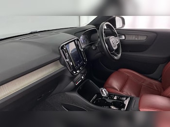Used Volvo XC40 2020 for sale - 76322360: Photo 2