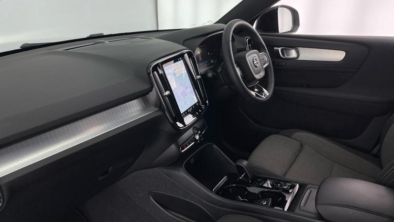 Used Volvo XC40 2023 for sale - 76117559: Photo 2