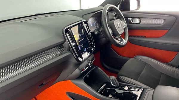 Used Volvo XC40 2021 for sale - 75446156: Photo 2