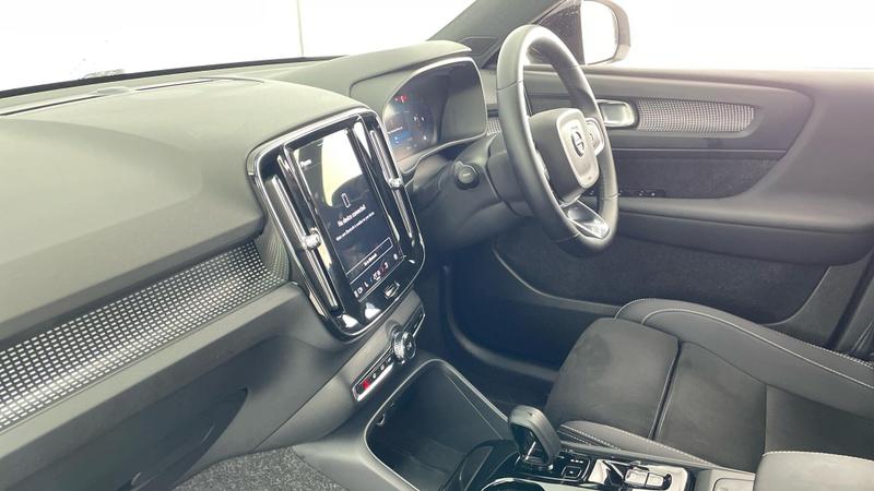 Used Volvo XC40 2025 for sale - 76508253: Photo 2