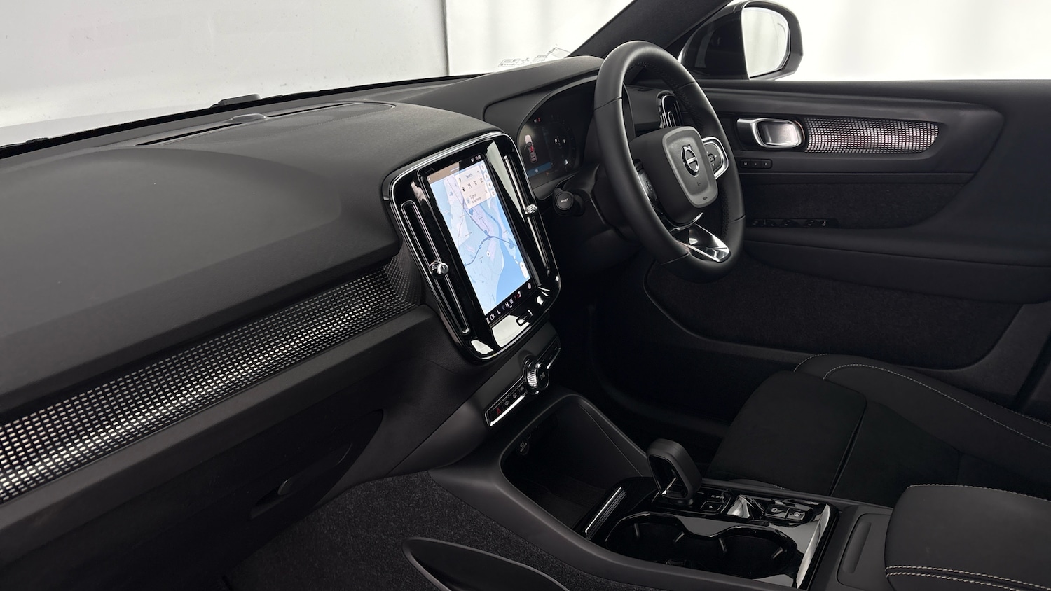 Used Volvo XC40 2022 for sale - 77603180: Photo 2