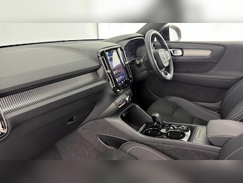 Used Volvo XC40 2025 for sale - 76710128: Photo