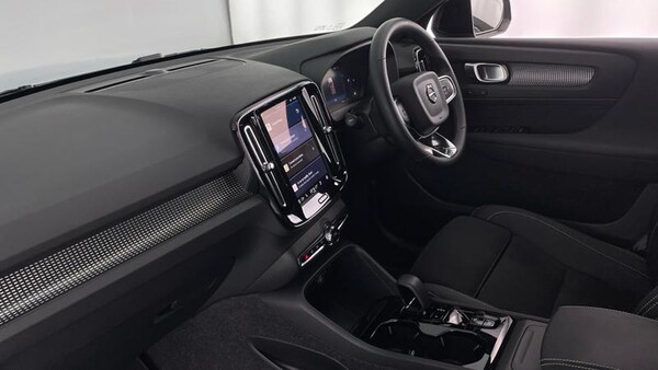 Used Volvo XC40 2024 for sale - 75543429: Photo 2