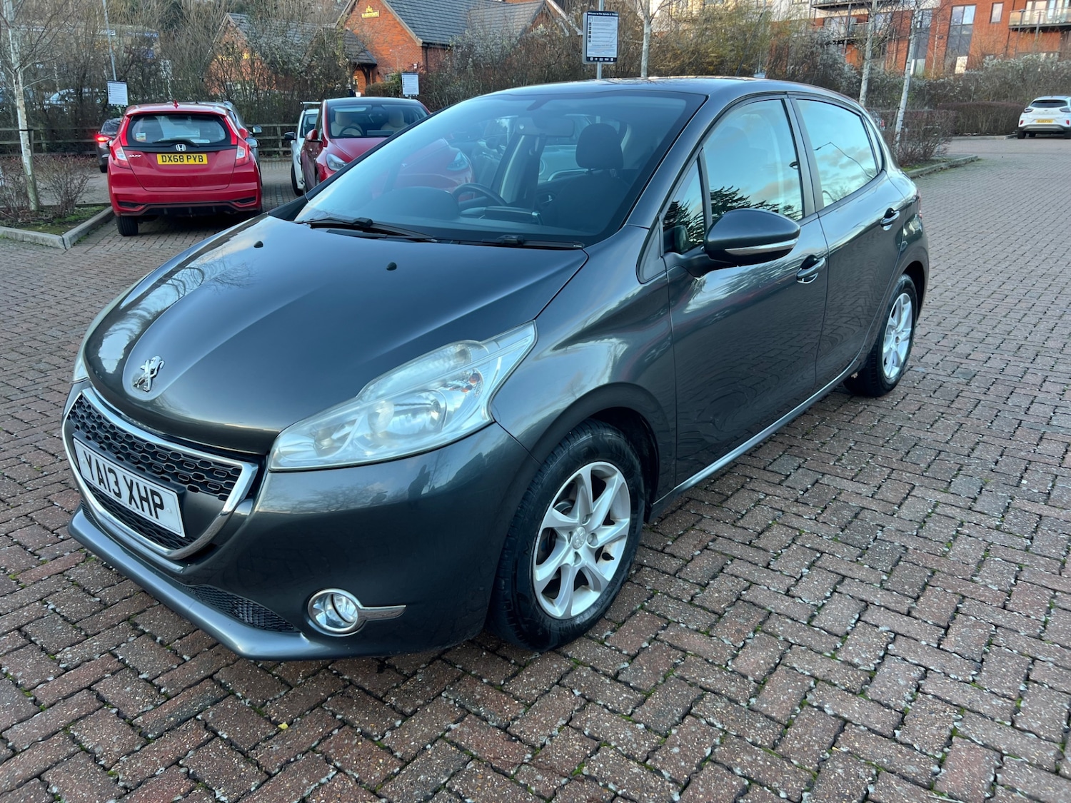 Used Peugeot 208 2013 for sale - 76907768: Photo 2