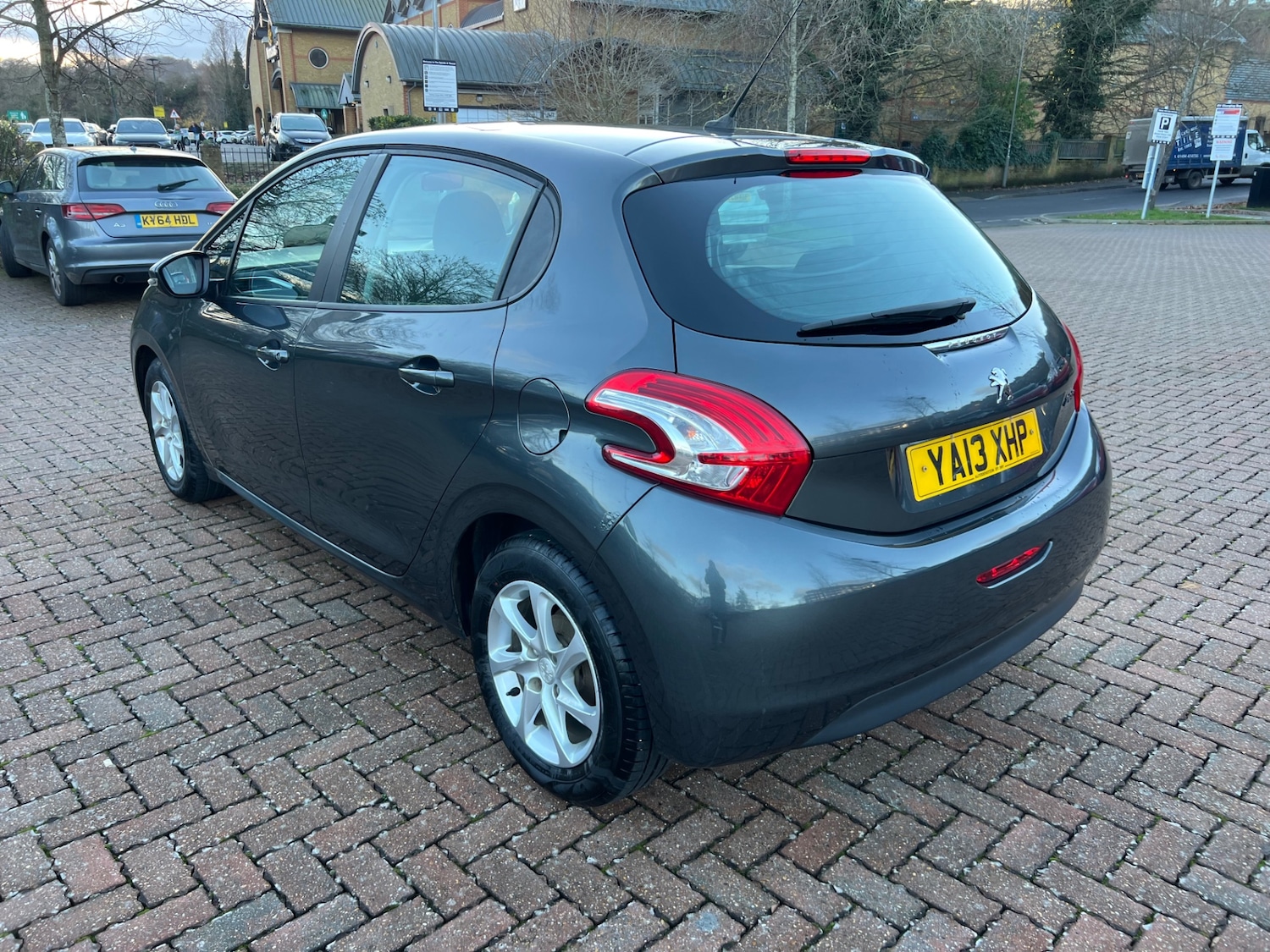 Used Peugeot 208 2013 for sale - 76907768: Photo 3