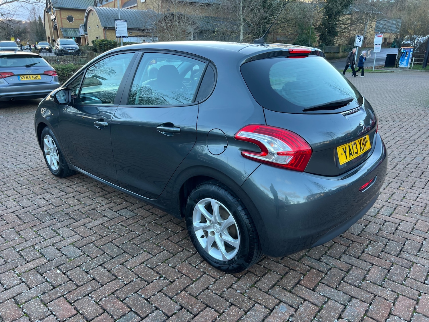 Used Peugeot 208 2013 for sale - 76907768: Photo 7