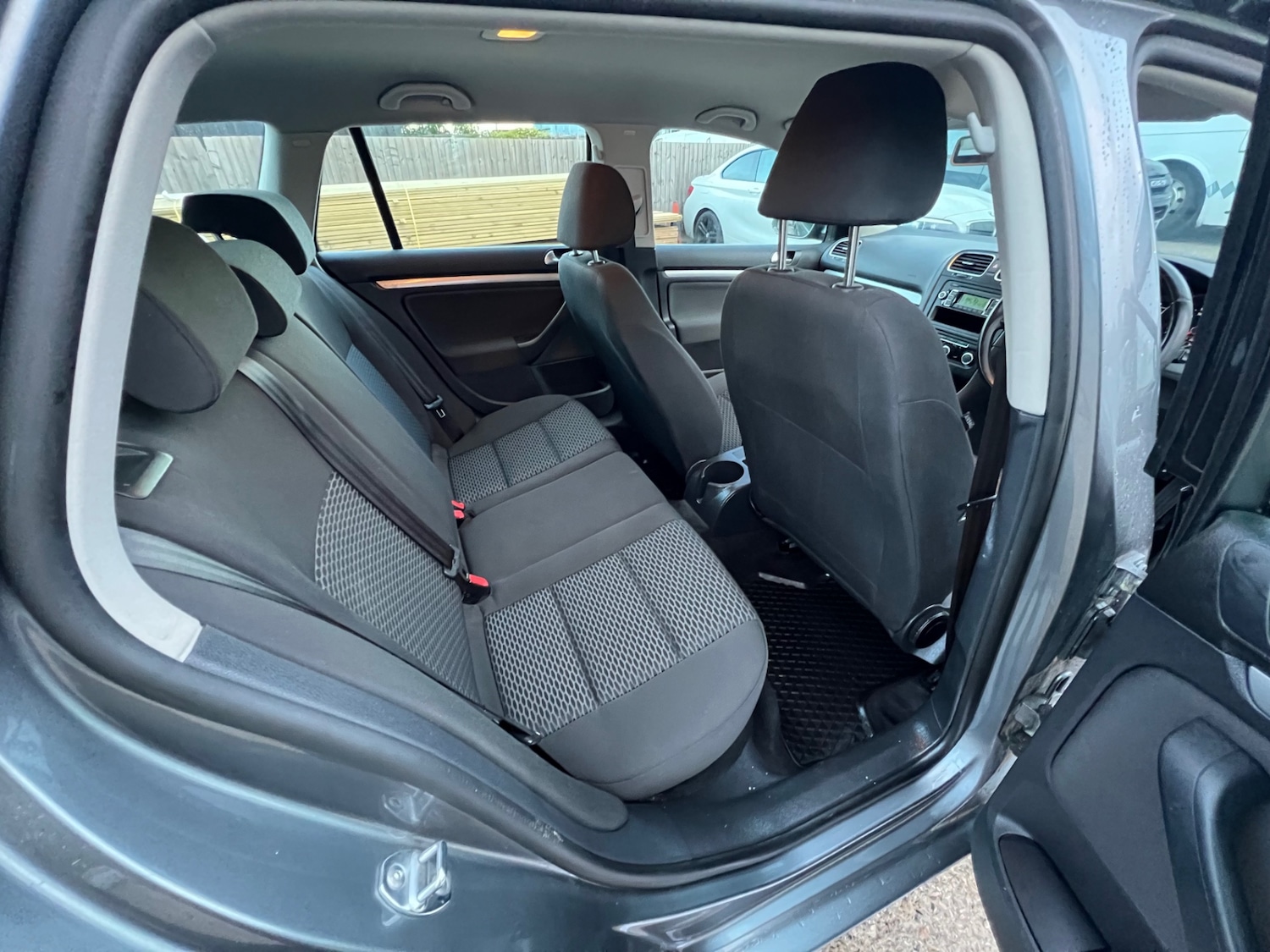 Used Volkswagen Golf 2011 for sale - 76369509: Photo 9