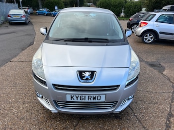 Used Peugeot 5008 2011 for sale - 75948784: Photo