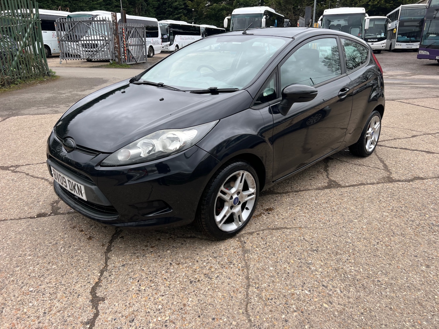 Used Ford Fiesta 2009 for sale - 77950744: Photo 2