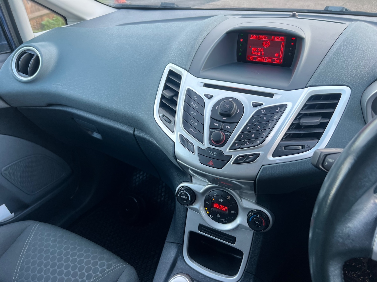 Used Ford Fiesta 2010 for sale - 76750186: Photo 12