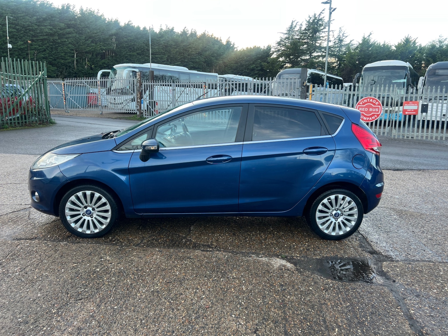 Used Ford Fiesta 2010 for sale - 76750186: Photo 4