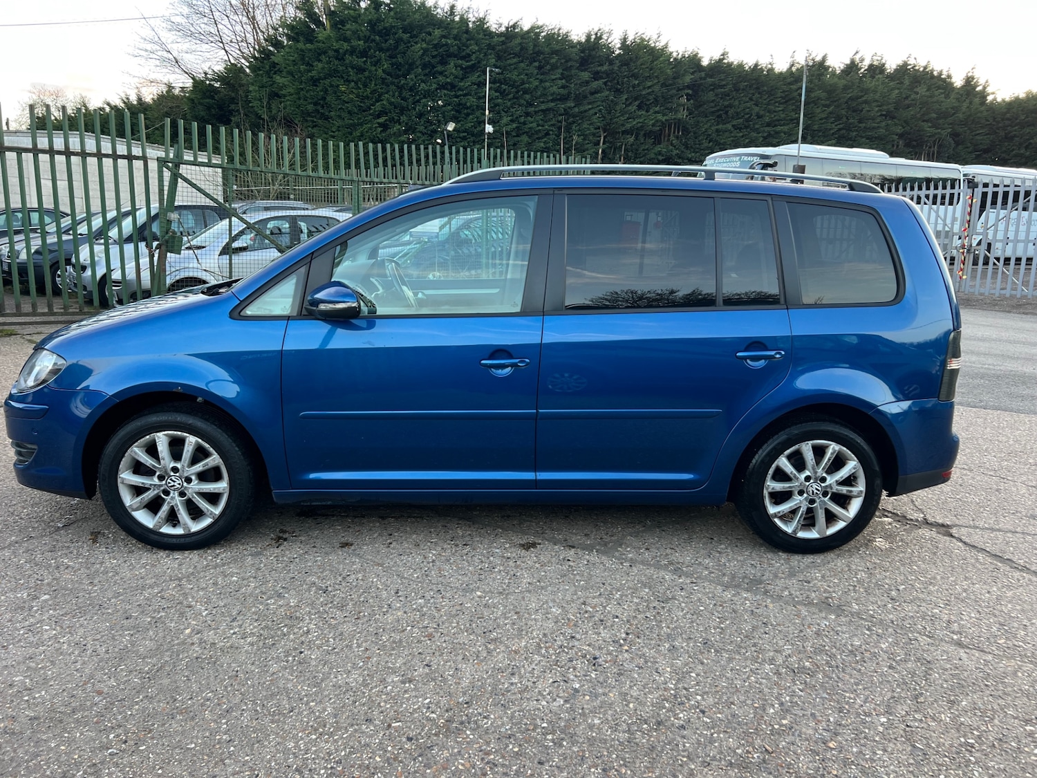 Used Volkswagen Touran 2010 for sale - 77836681: Photo 4