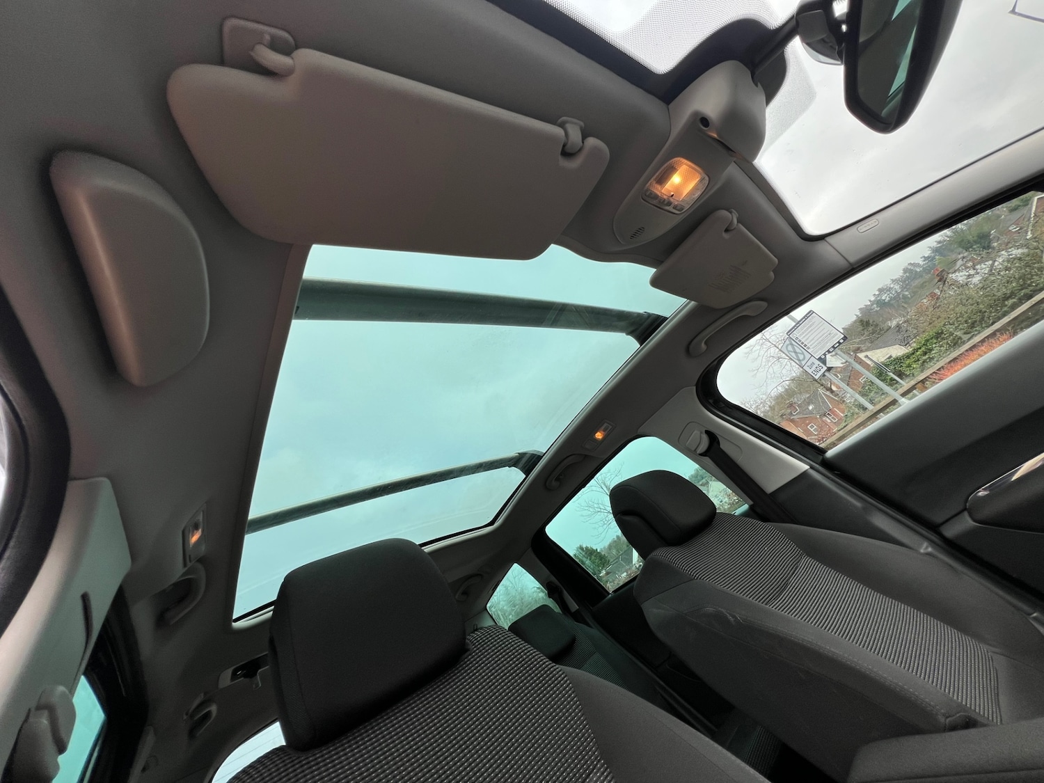 Used Peugeot 5008 2011 for sale - 77289367: Photo 8