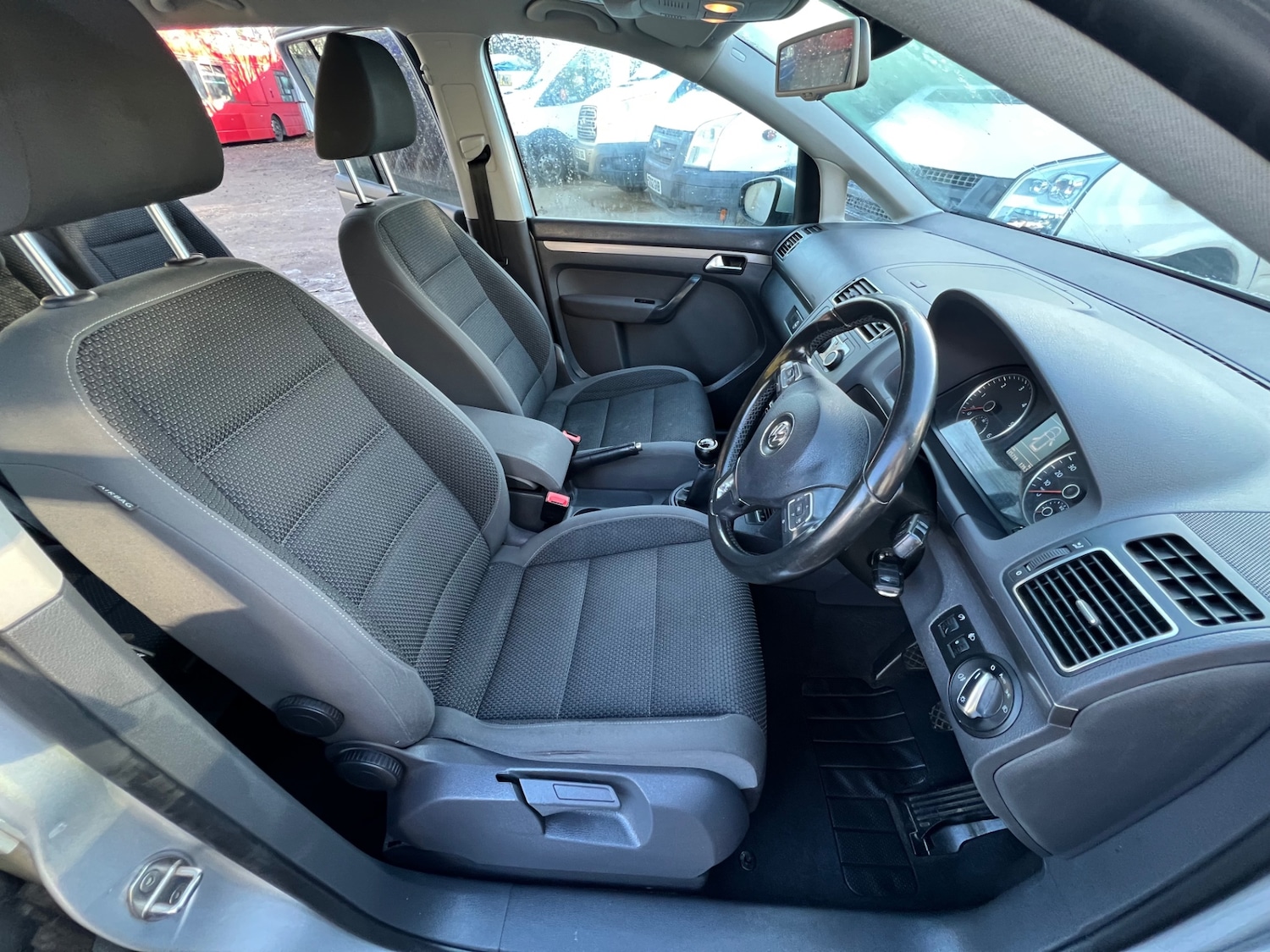 Used Volkswagen Touran 2011 for sale - 76951521: Photo 12