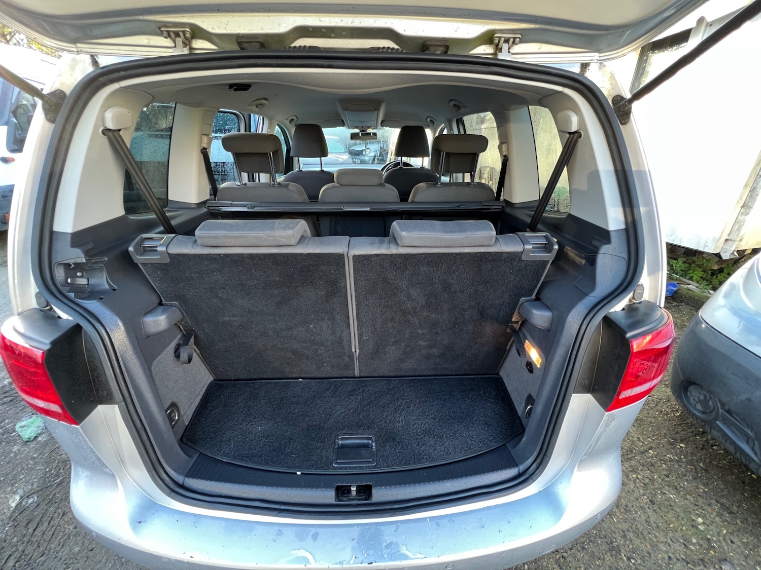 Used Volkswagen Touran 2011 for sale - 76951521: Photo 13