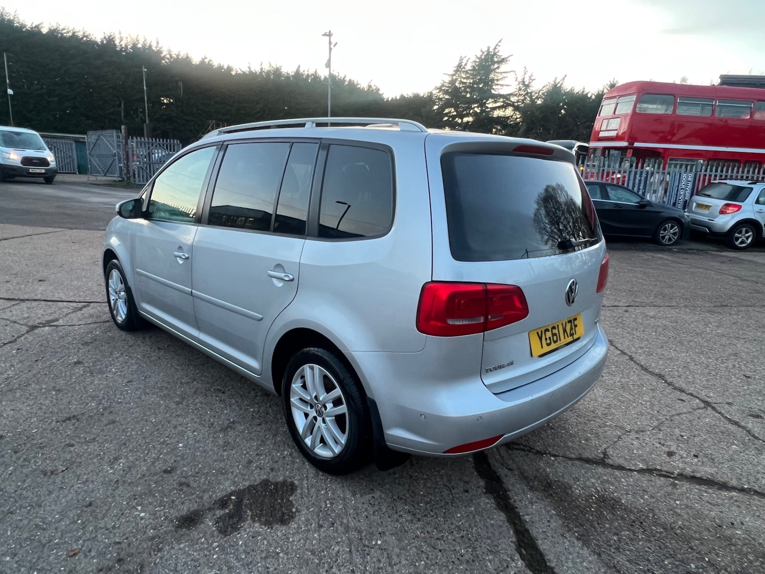Used Volkswagen Touran 2011 for sale - 76951521: Photo 2