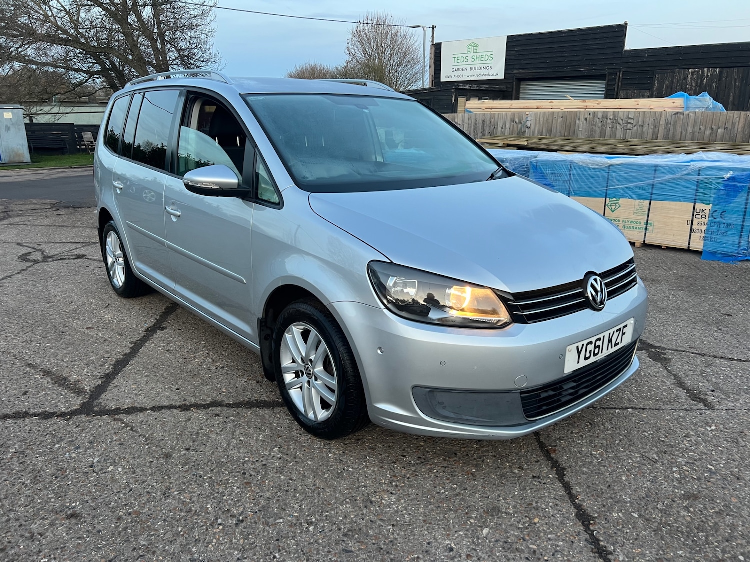 Used Volkswagen Touran 2011 for sale - 76951521: Photo 5