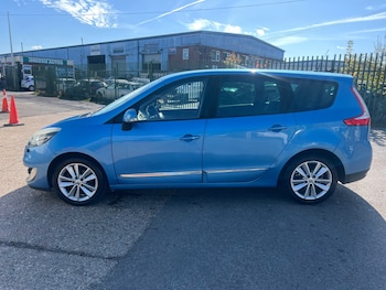 Used Renault Grand Scenic 2012 for sale - 76120473: Photo 3