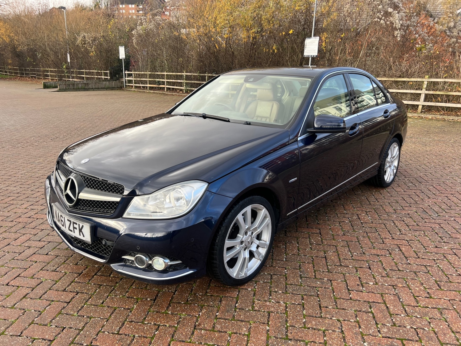 Used Mercedes-Benz C Class 2011 for sale - 76904428: Photo 2