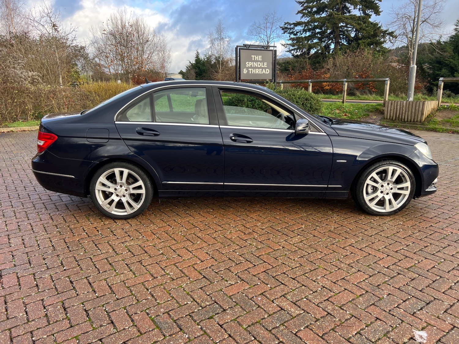 Used Mercedes-Benz C Class 2011 for sale - 76904428: Photo 3