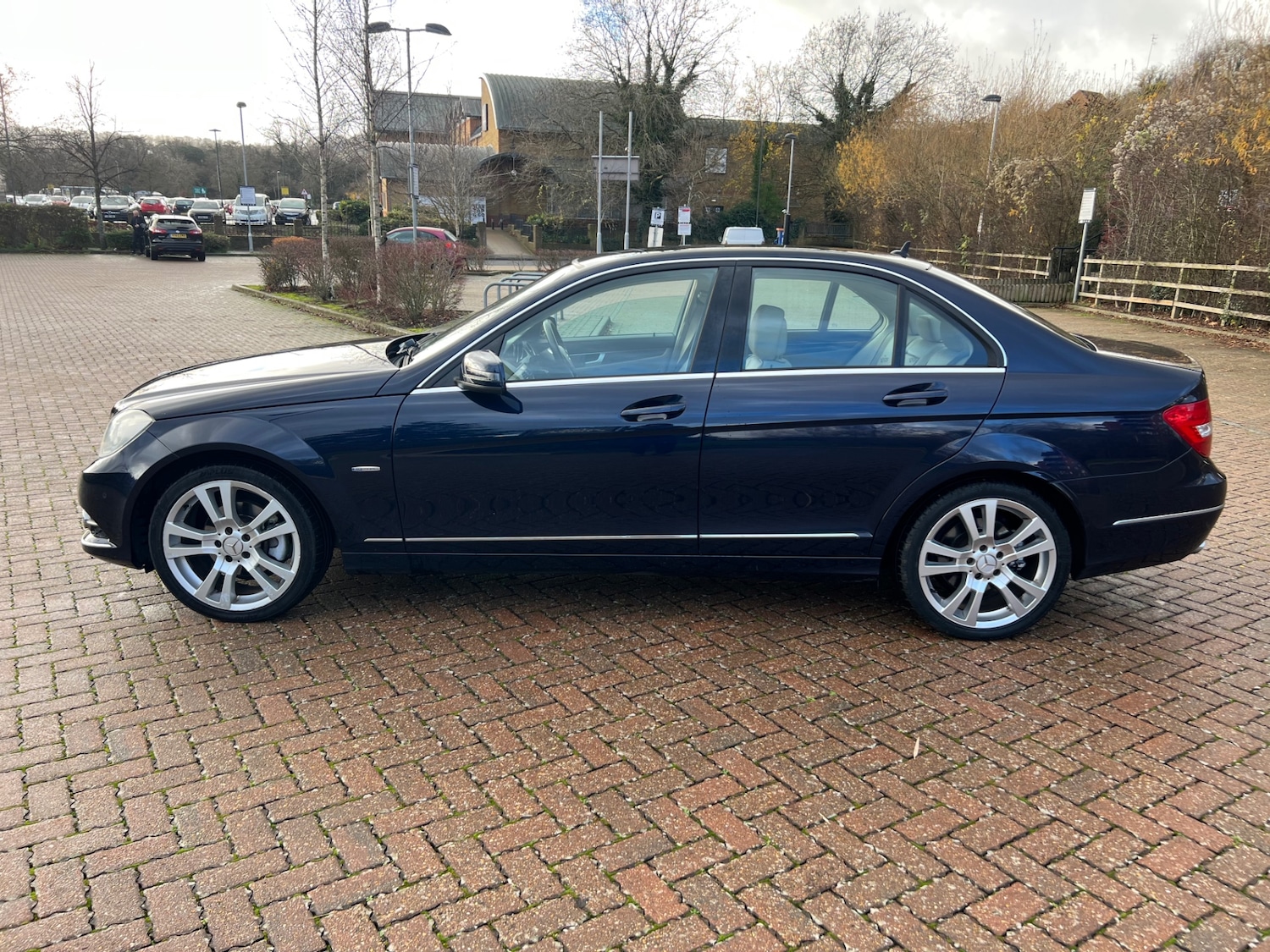 Used Mercedes-Benz C Class 2011 for sale - 76904428: Photo 4