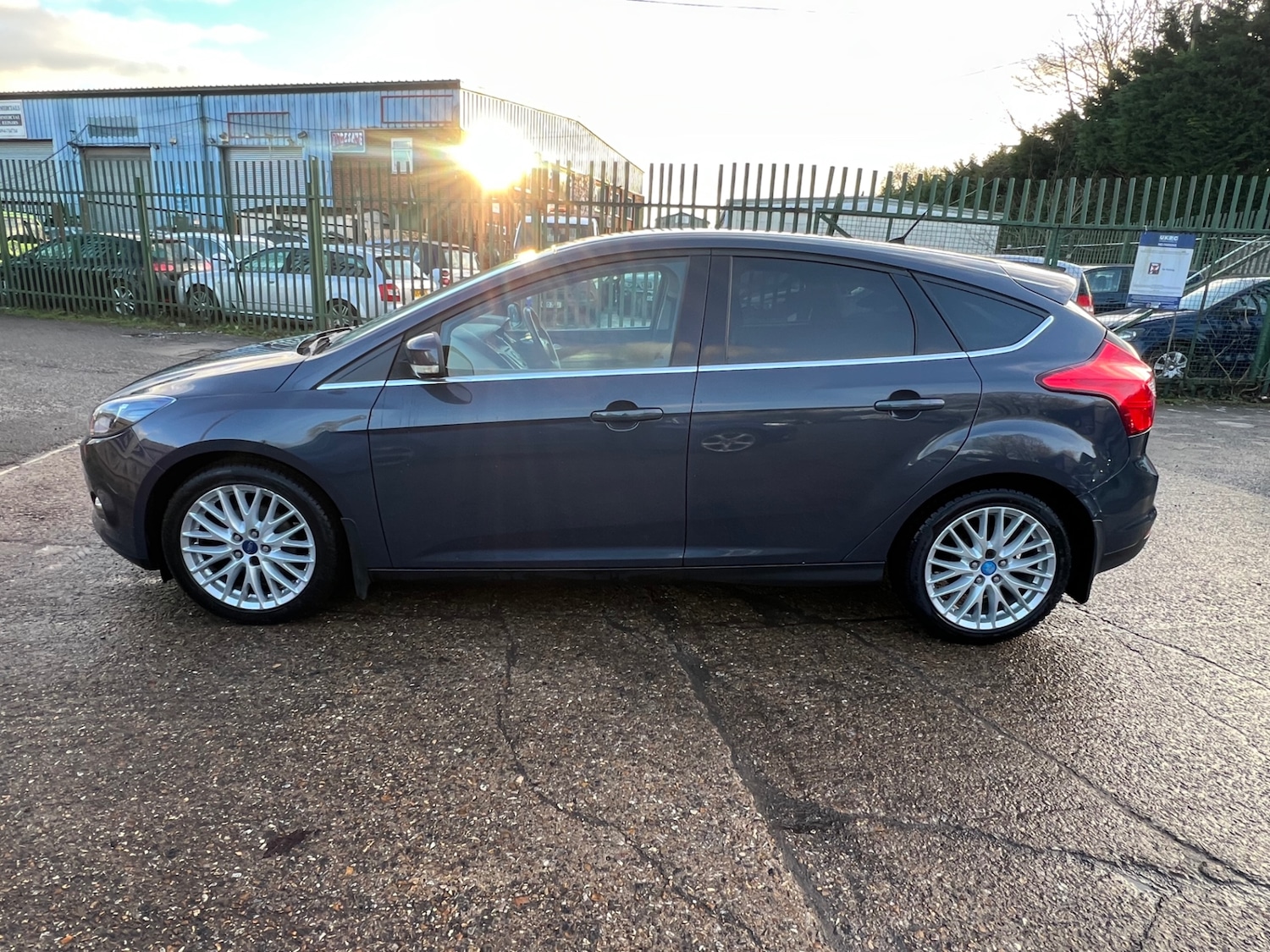 Used Ford Focus 2011 for sale - 77129691: Photo 4
