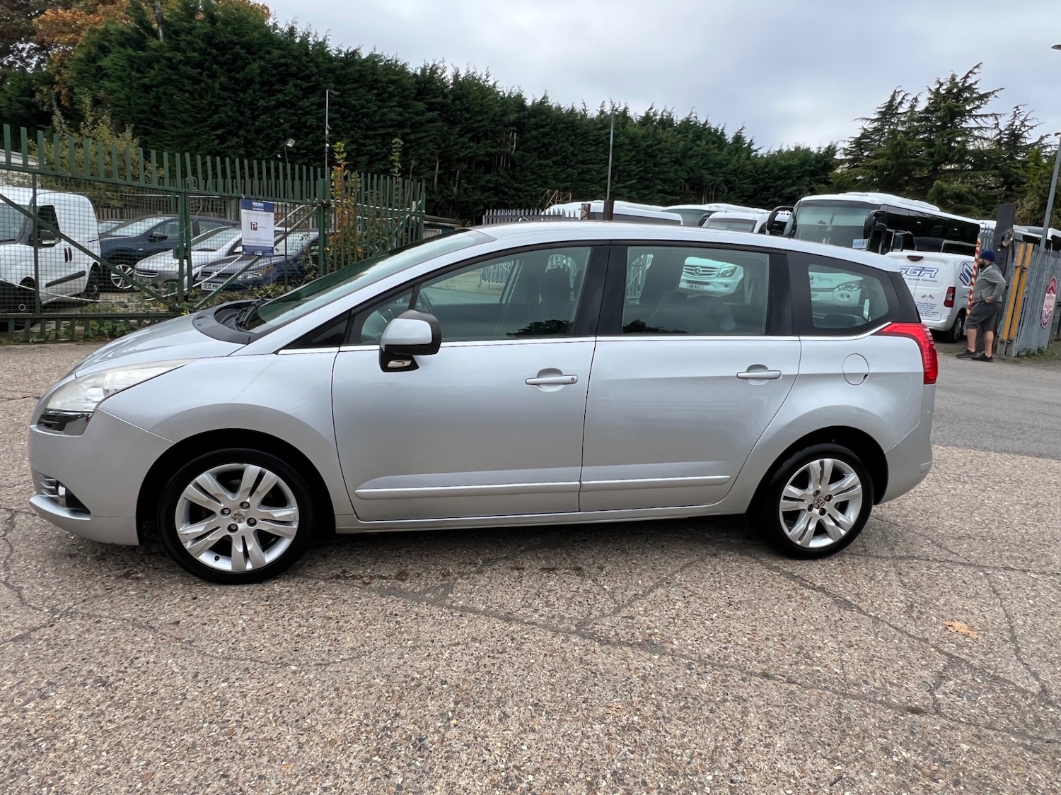 Used Peugeot 5008 2013 for sale - 76236248: Photo 4
