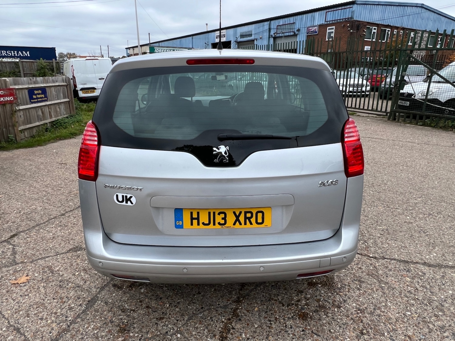 Used Peugeot 5008 2013 for sale - 76236248: Photo 6