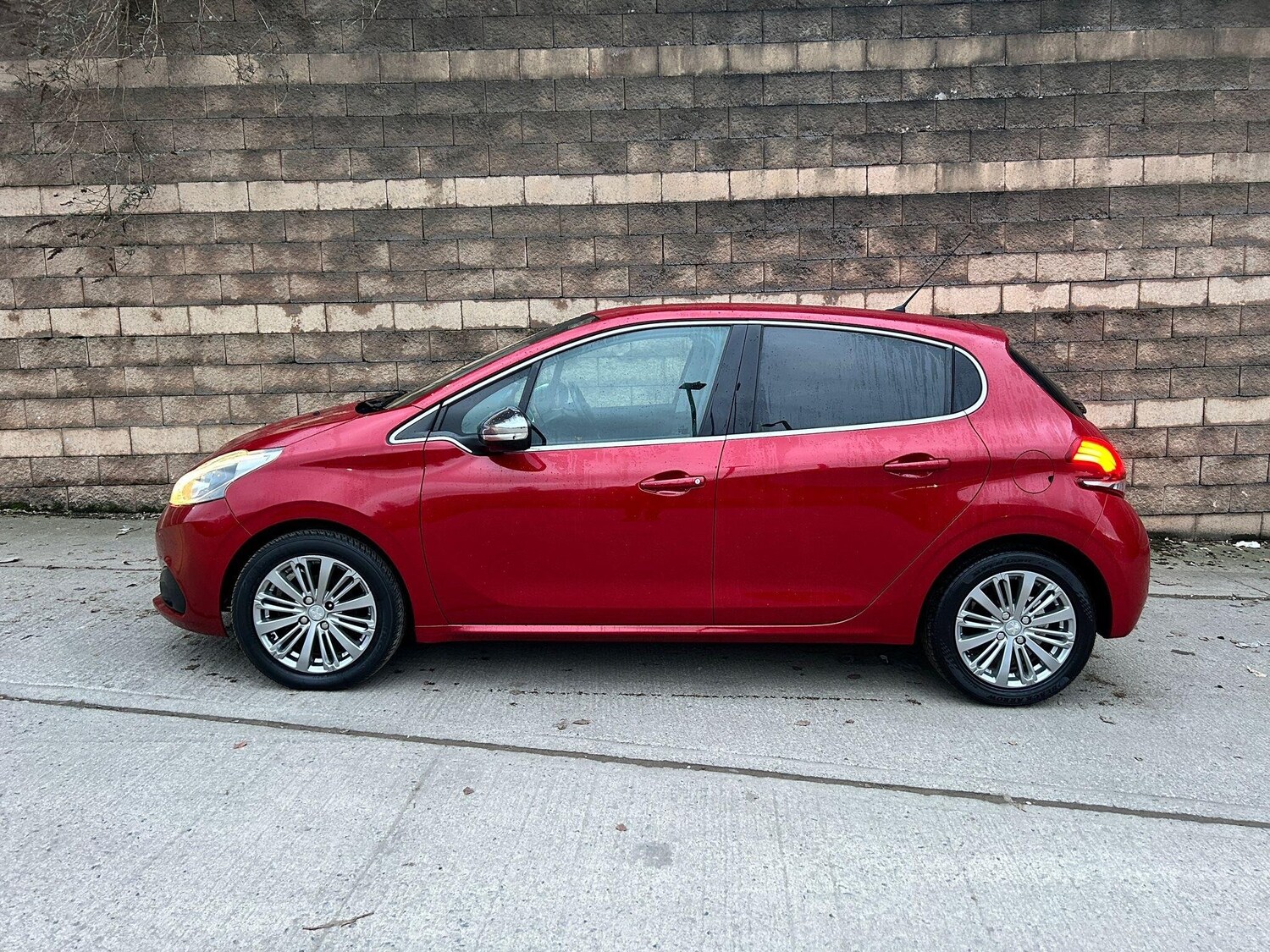 Used Peugeot 208 2016 for sale - 77478645: Photo 9