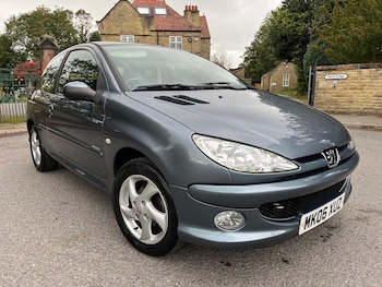 (06) - 1.6 Sport Tiptronic 3dr