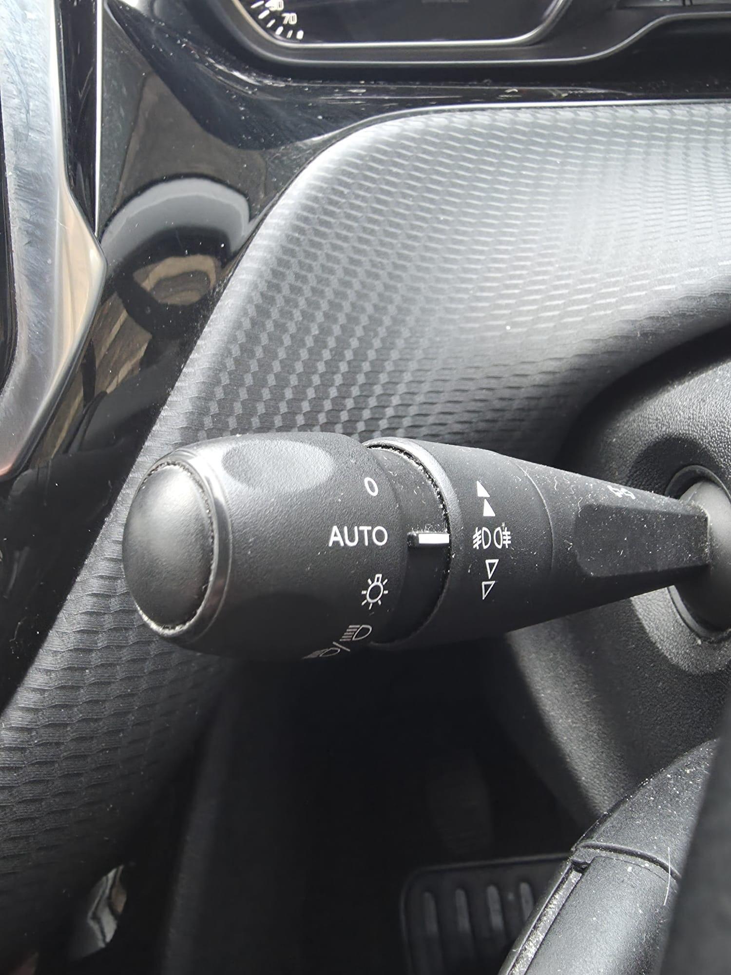 Used Peugeot 2008 2016 for sale - 77098039: Photo 14