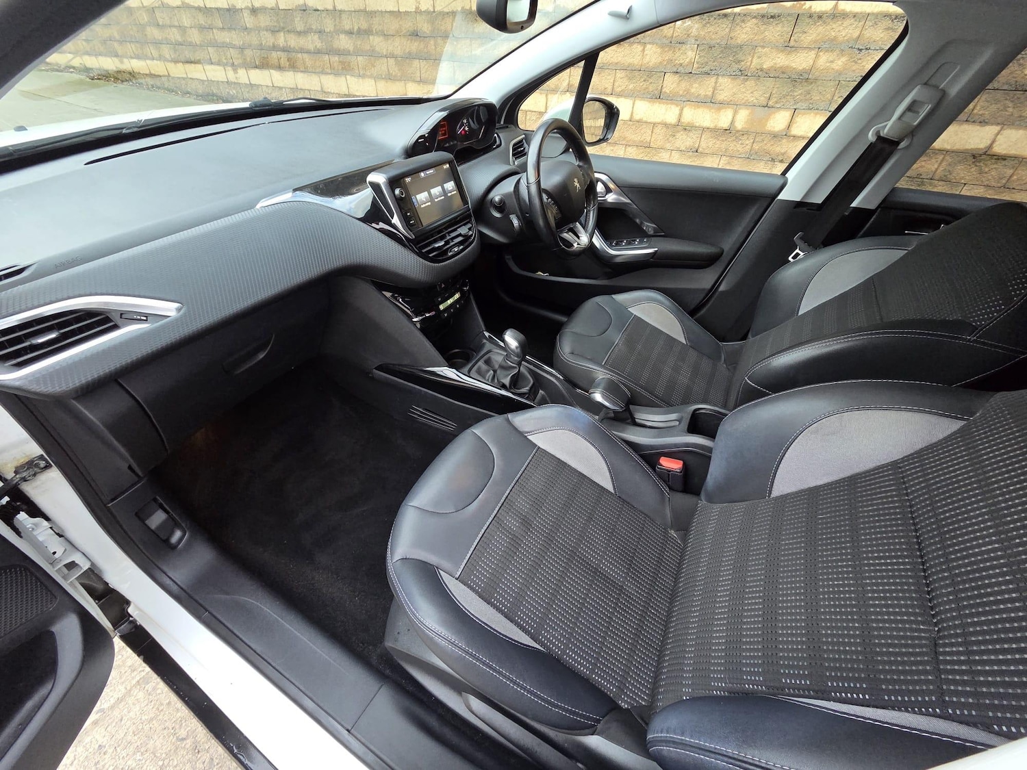 Used Peugeot 2008 2016 for sale - 77098039: Photo 18