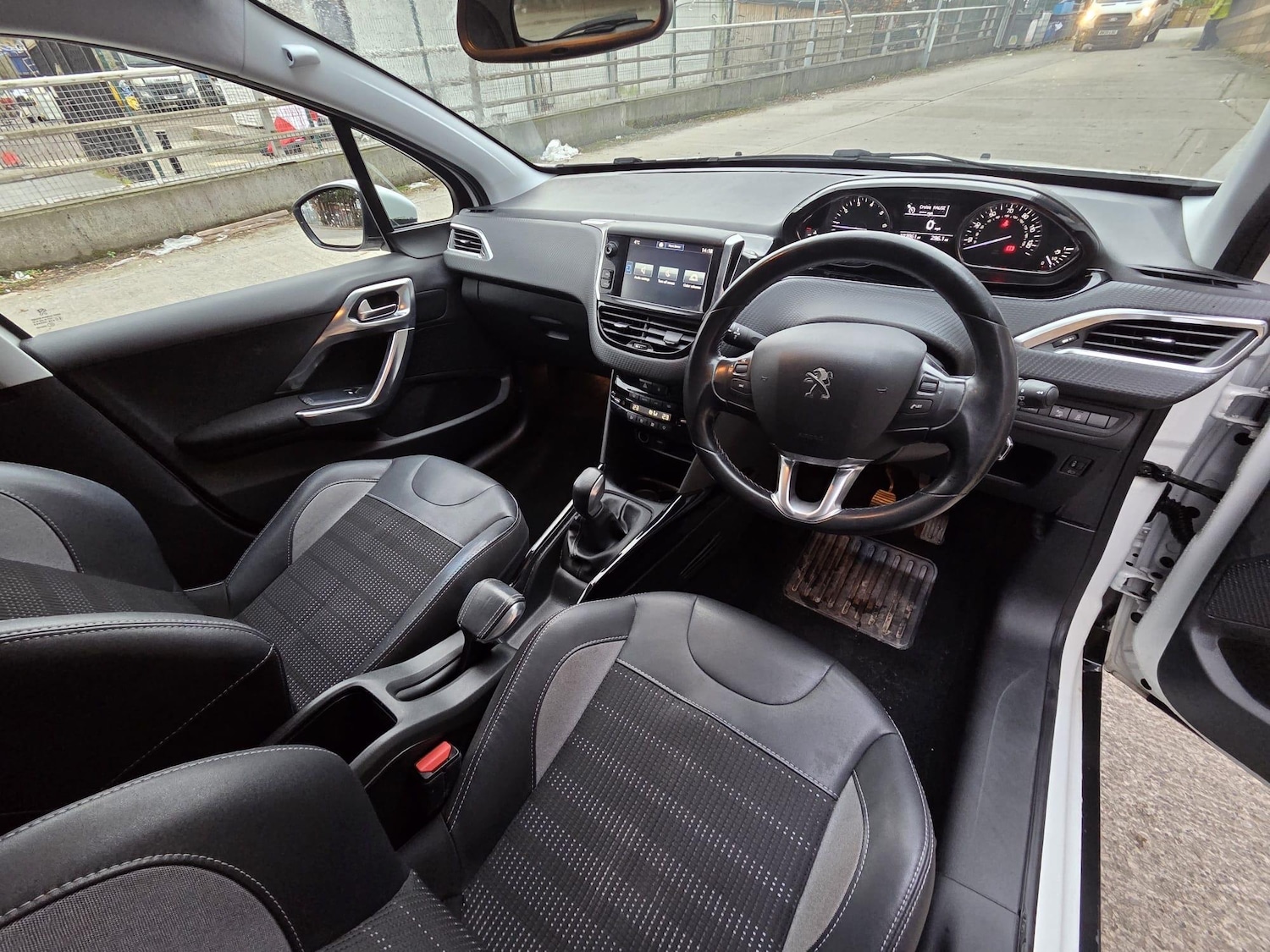 Used Peugeot 2008 2016 for sale - 77098039: Photo 8