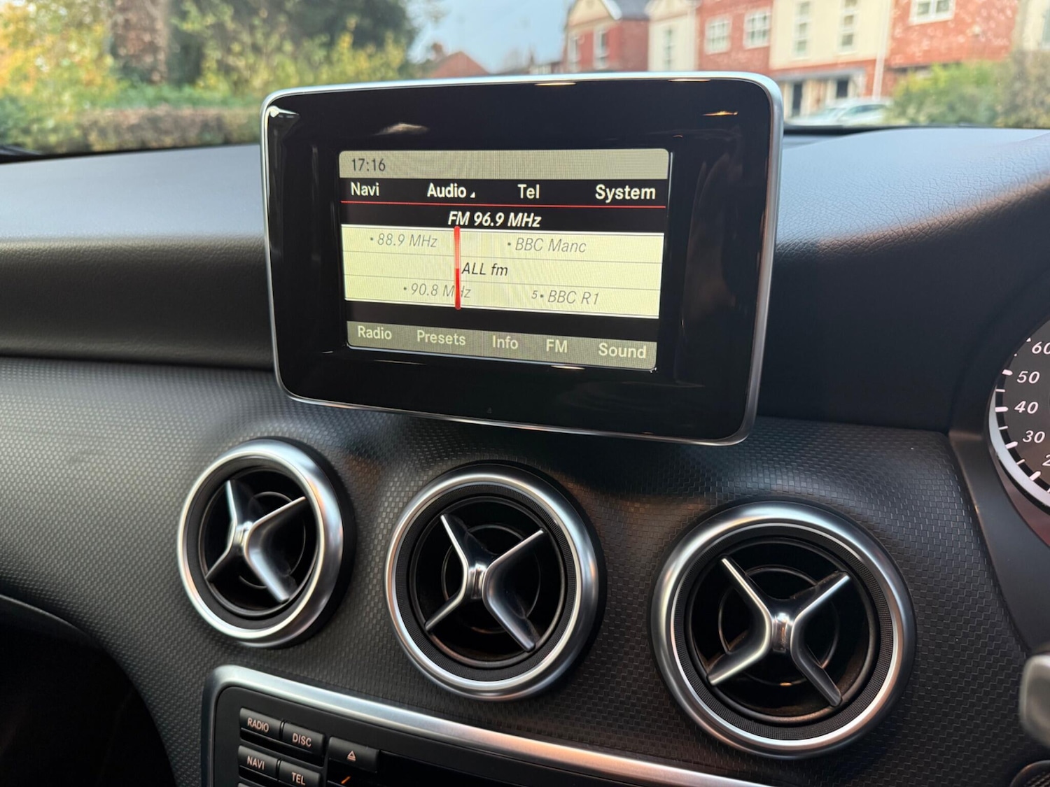 Used Mercedes-Benz A-Class 2015 for sale - 76538723: Photo 21