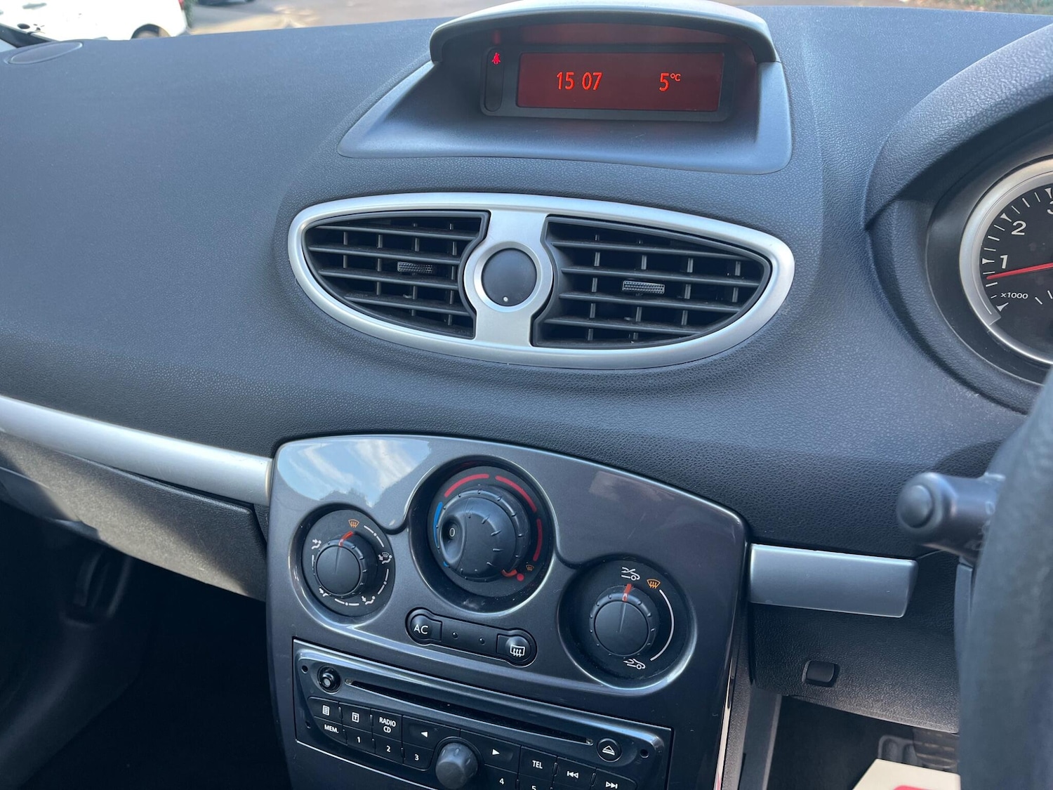 Used Renault Clio 2012 for sale - 77478762: Photo 24