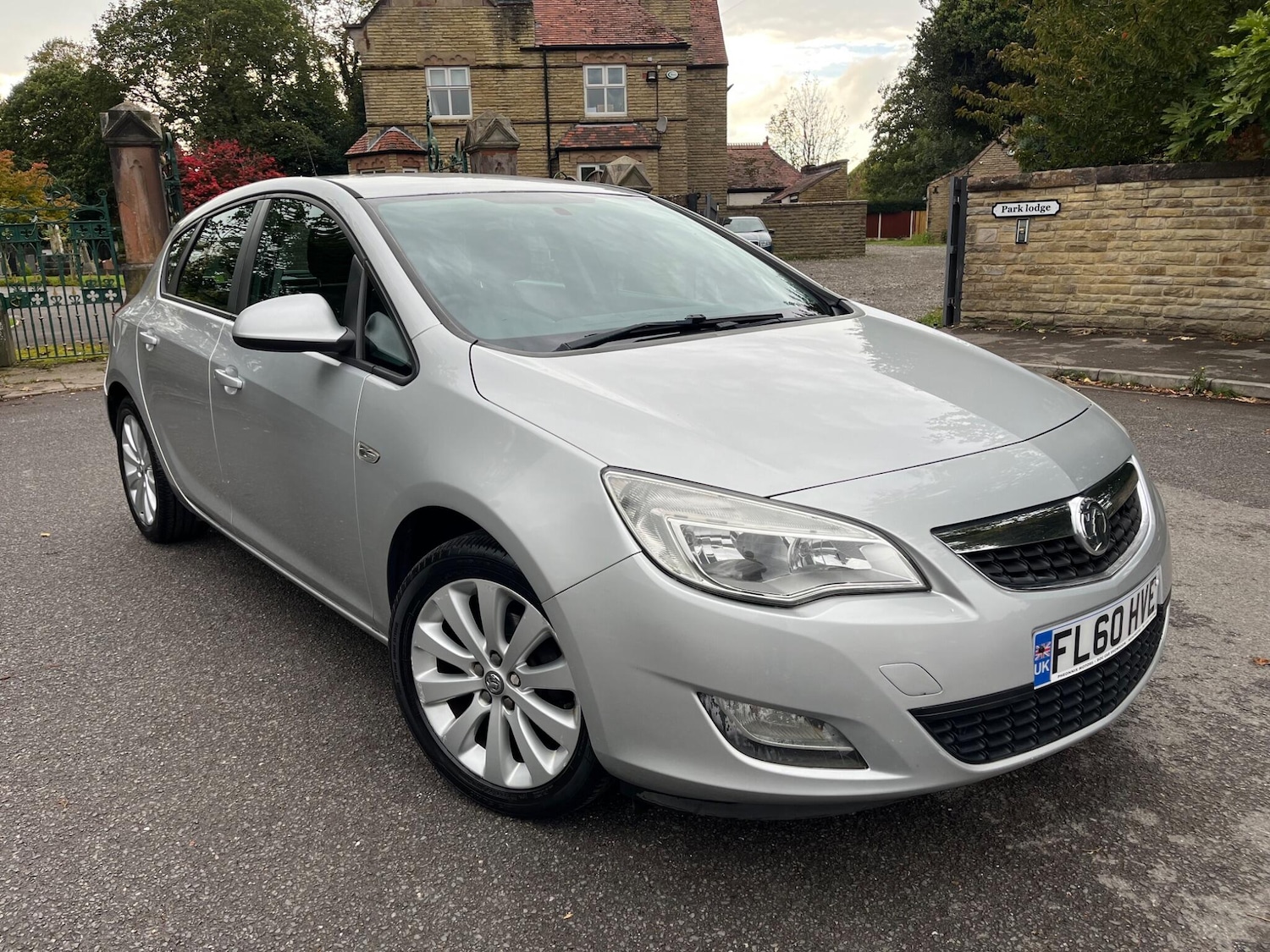 Used Vauxhall Astra 2010 for sale - 76188989: Photo 1