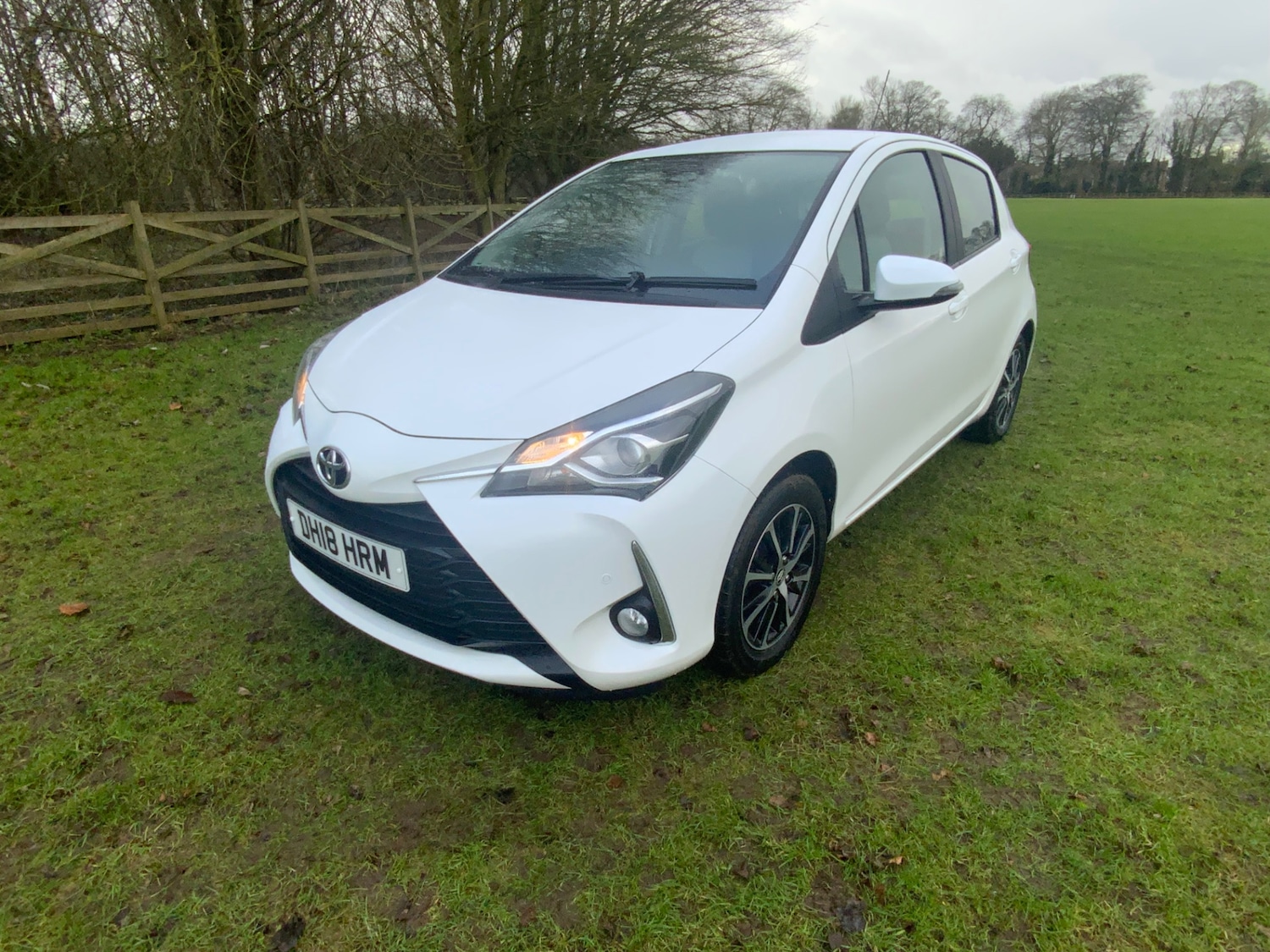 Used Toyota Yaris 2018 for sale - 77616903: Photo 2