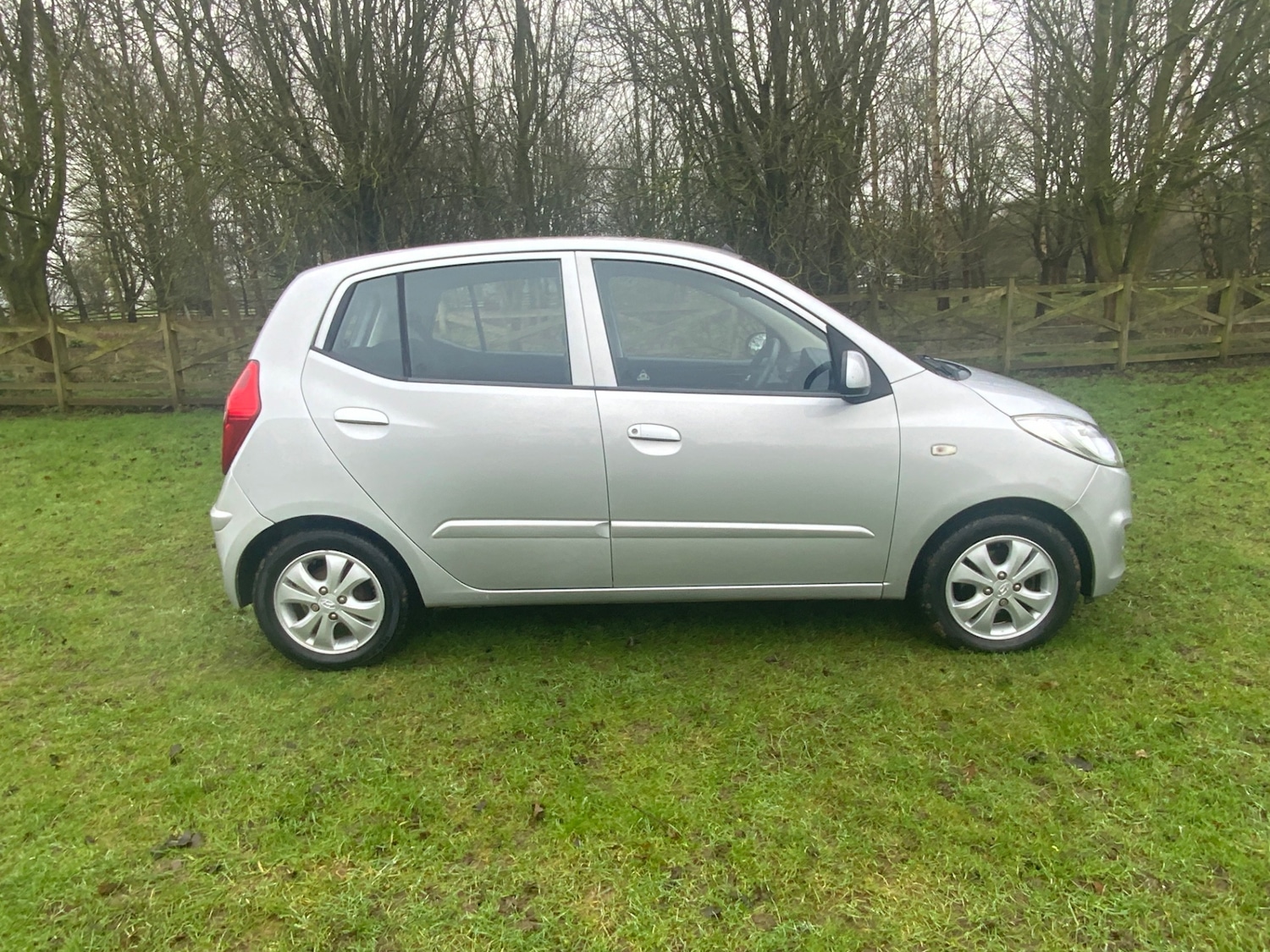 Used Hyundai i10 2011 for sale - 77687792: Photo 11