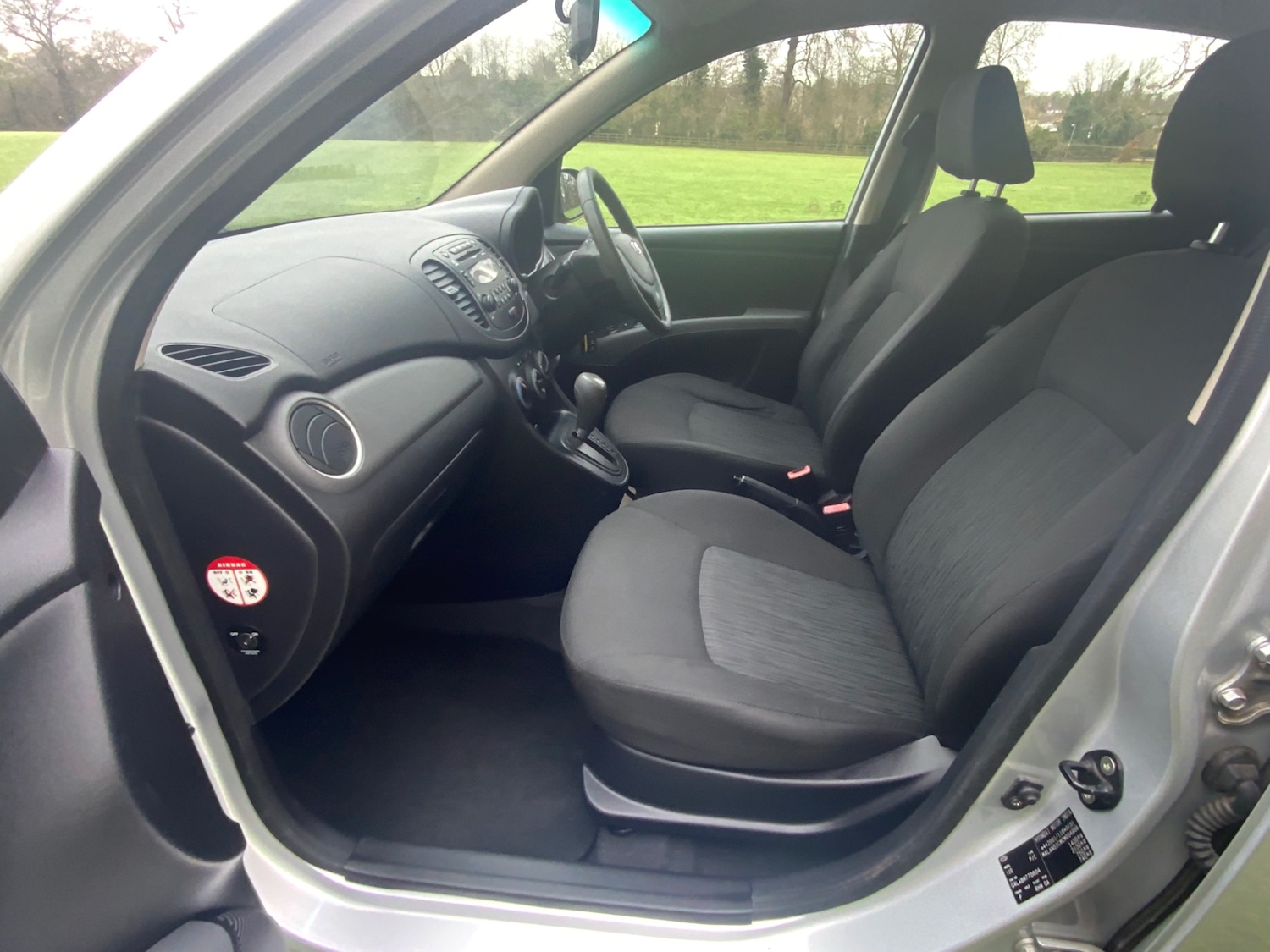 Used Hyundai i10 2011 for sale - 77687792: Photo 16