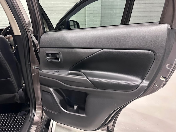 Used Mitsubishi Outlander 2018 for sale - 76202576: Photo 35