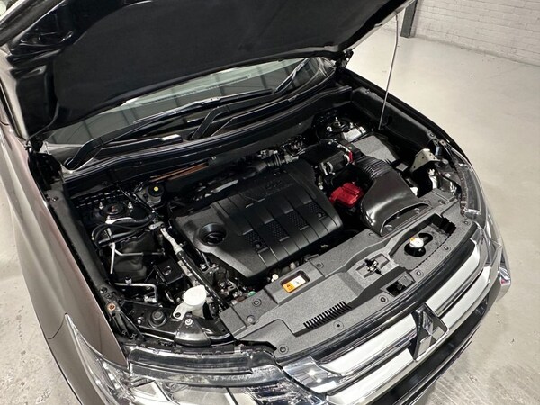 Used Mitsubishi Outlander 2018 for sale - 76202576: Photo 45