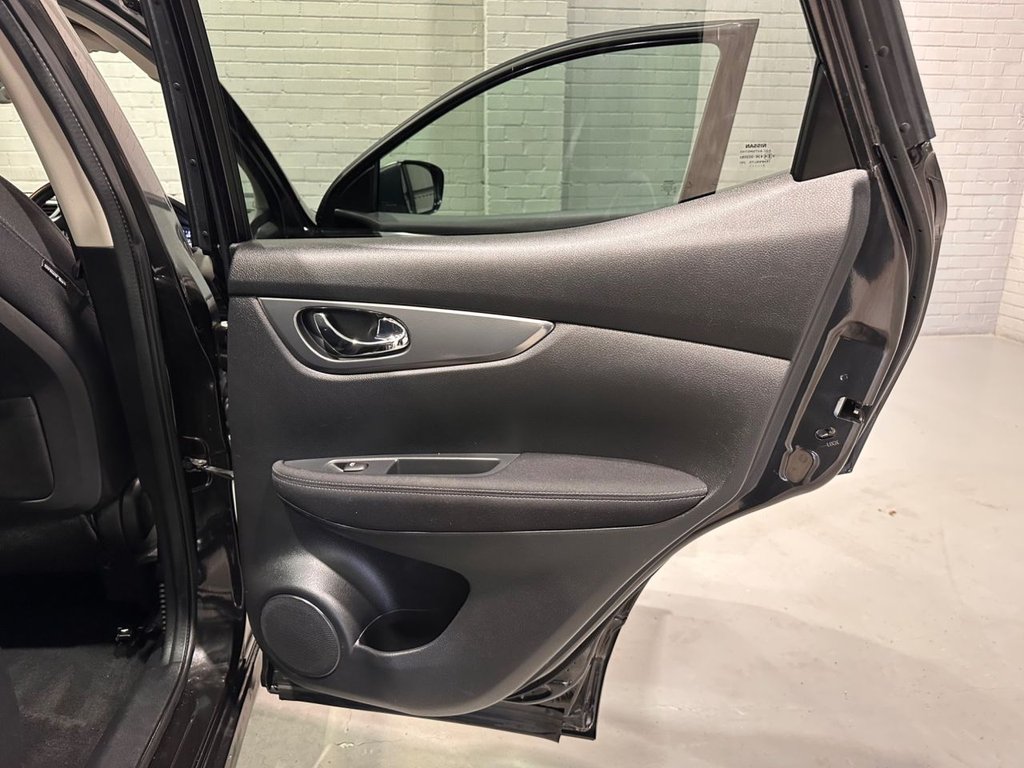 Used Nissan Qashqai 2017 for sale - 77507604: Photo 31