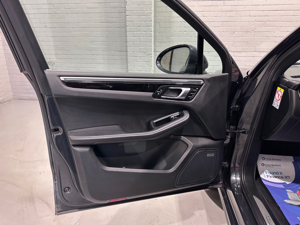 Used Porsche Macan 2017 for sale - 76105911: Photo 45