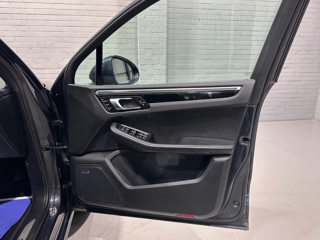 Used Porsche Macan 2017 for sale - 76105911: Photo 46